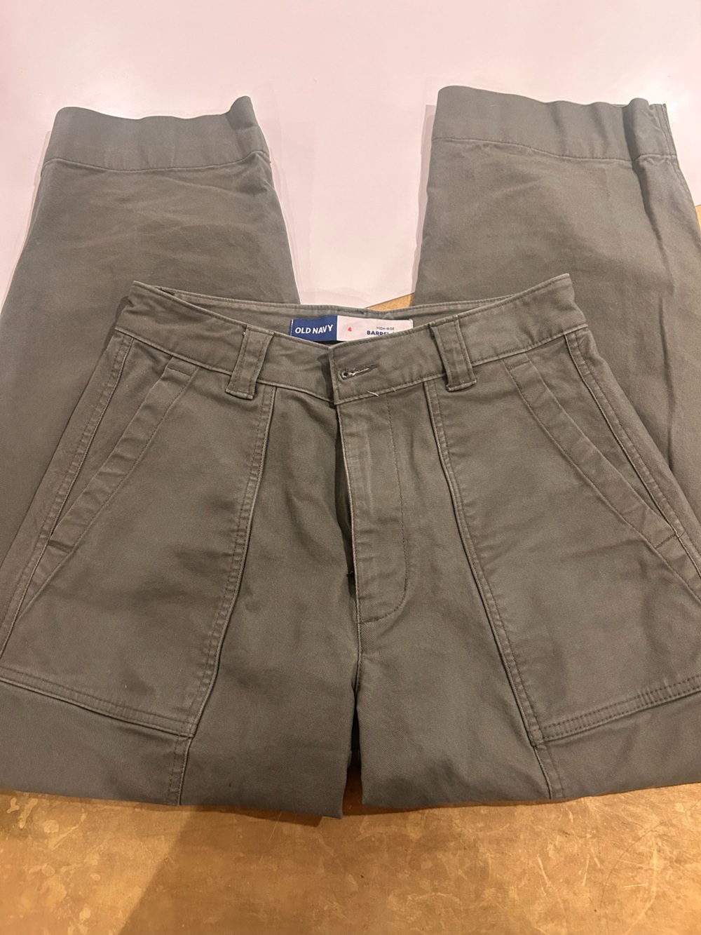 Old Navy Women’s Olive Green Barrel Cut Utility Chinos size 4
